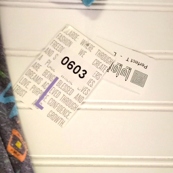 LLR Abstract Printed Perfect T Top-#0603 - Picture 6 of 14